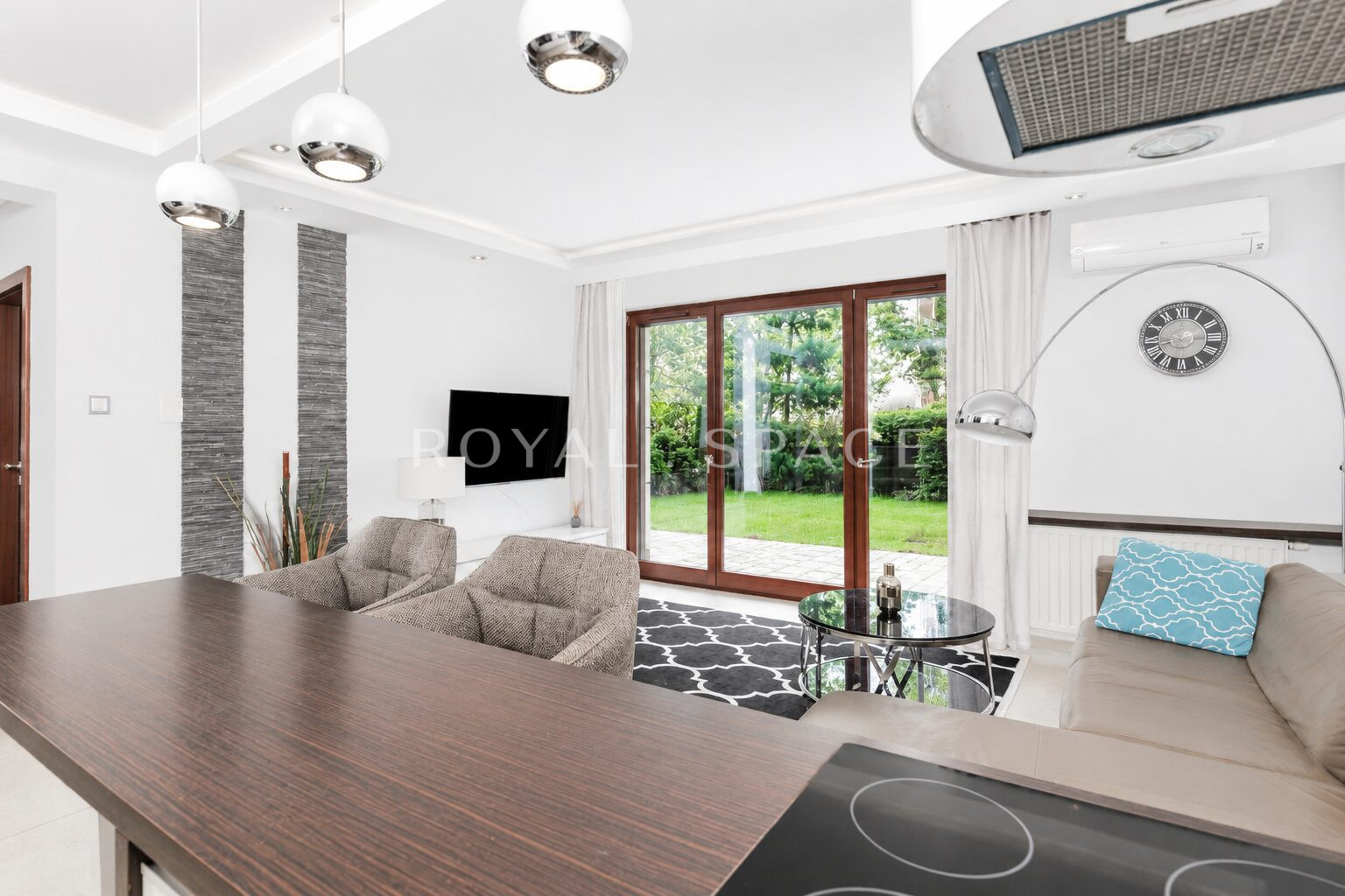 Spacious Apartment with a Private Garden!