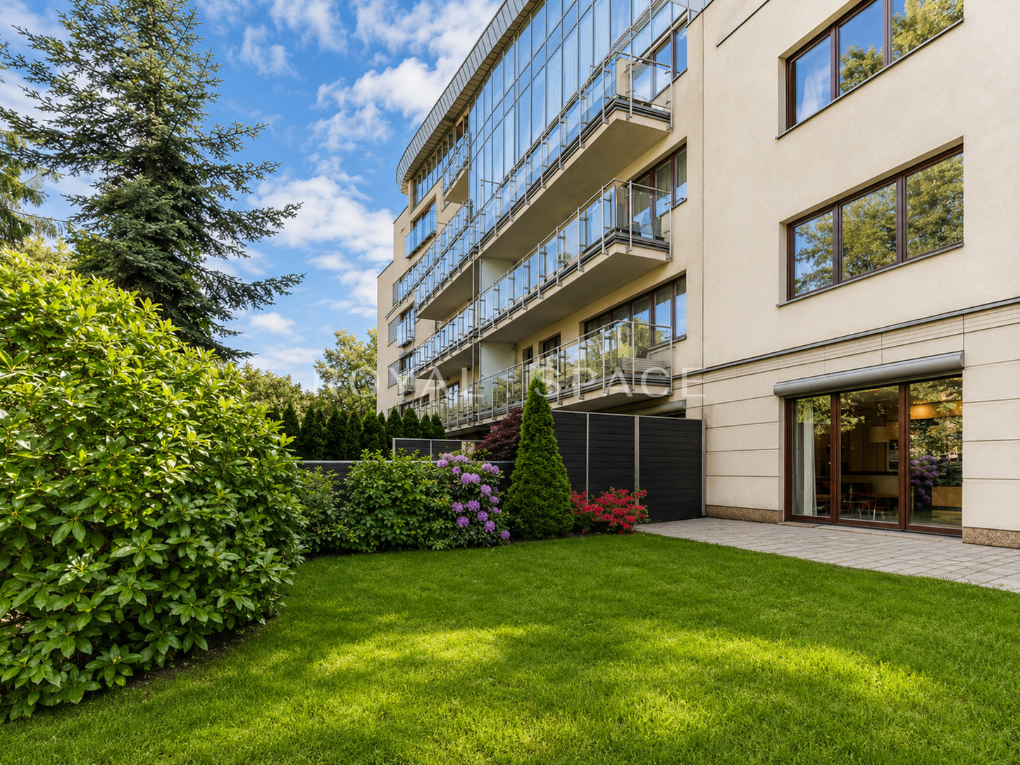 Spacious Apartment with a Private Garden!