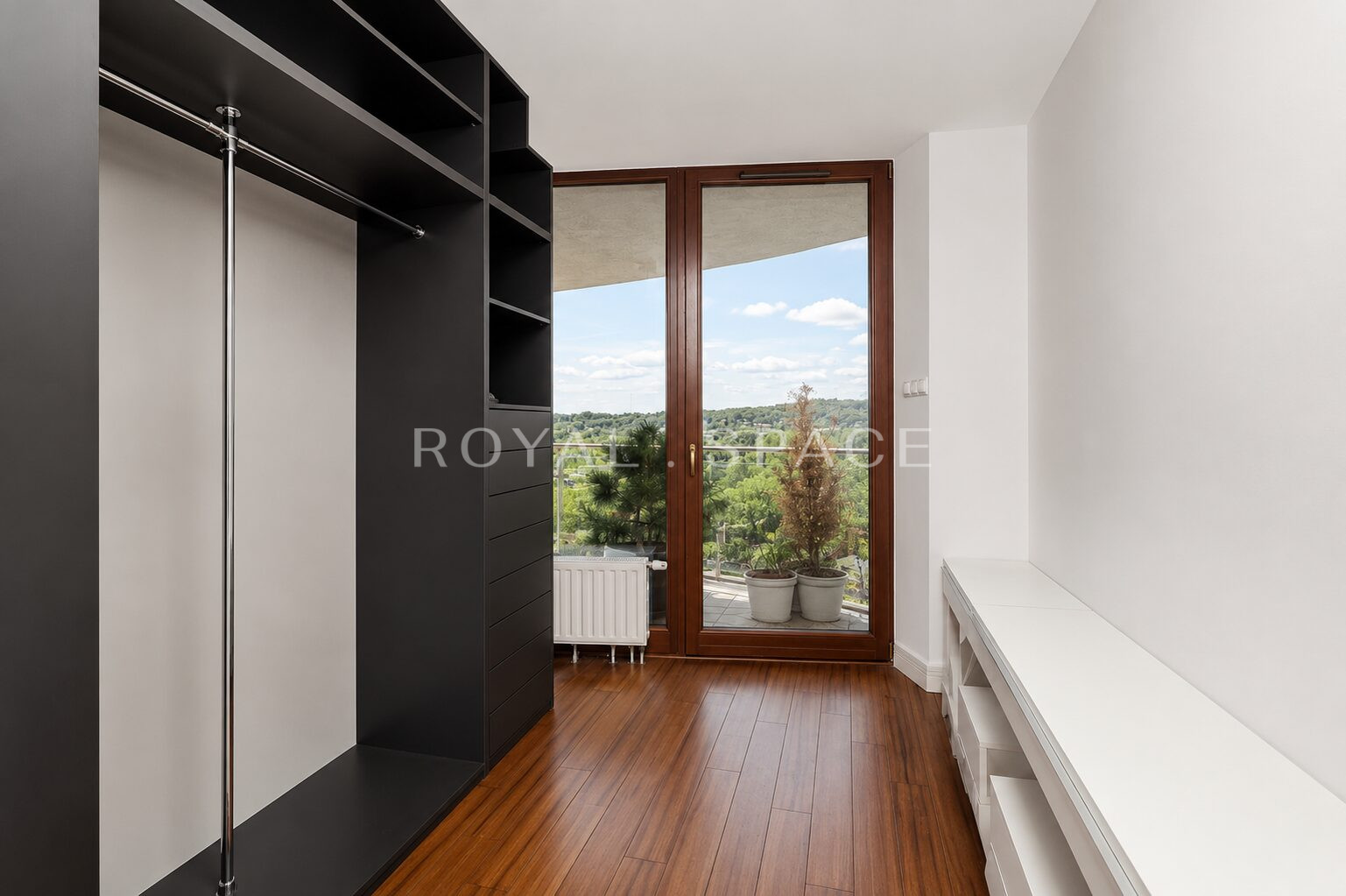 Apartament z przeszkleniami w Tarasy Verona