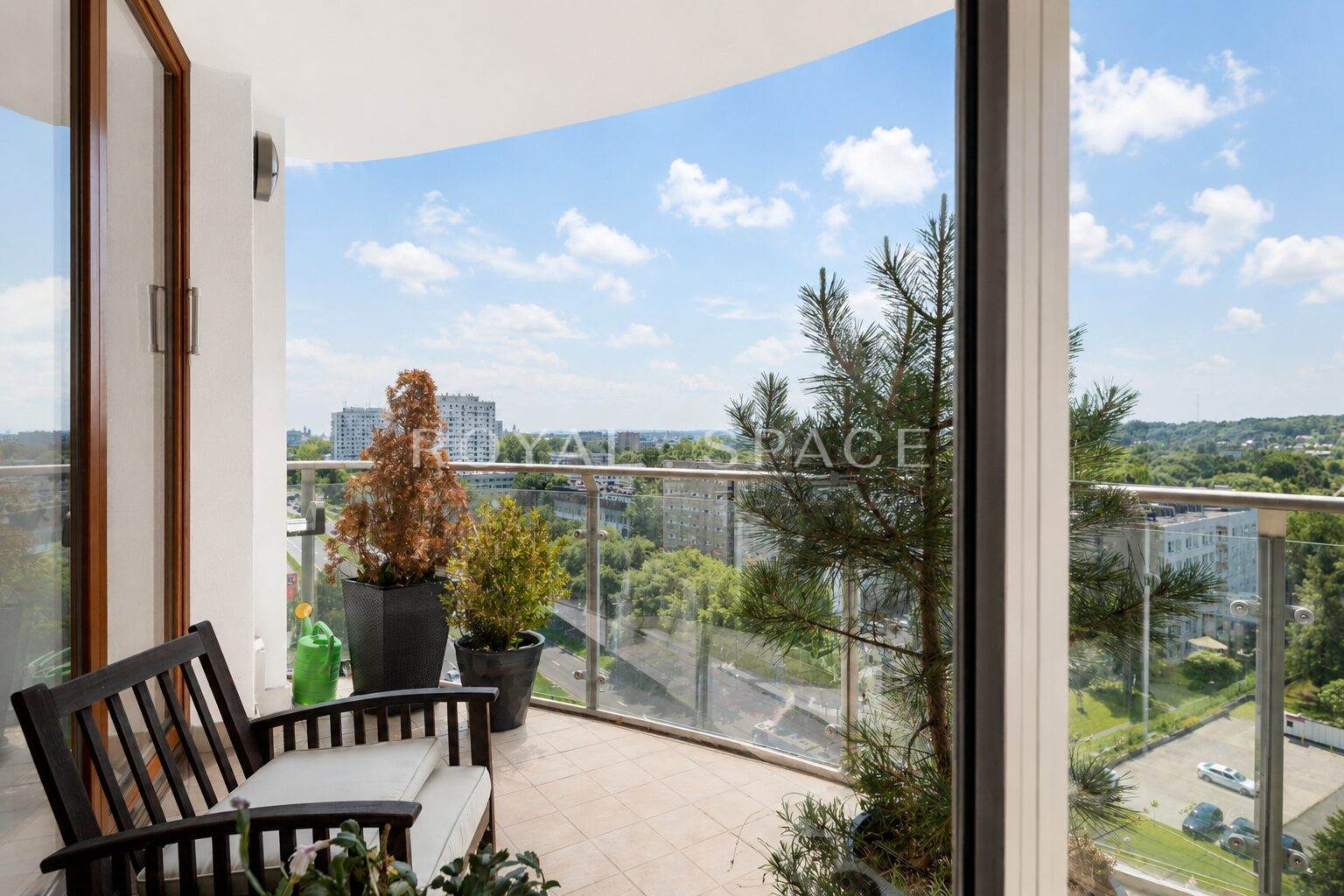 Apartament z przeszkleniami w Tarasy Verona