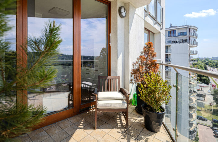 Apartament z przeszkleniami w Tarasy Verona