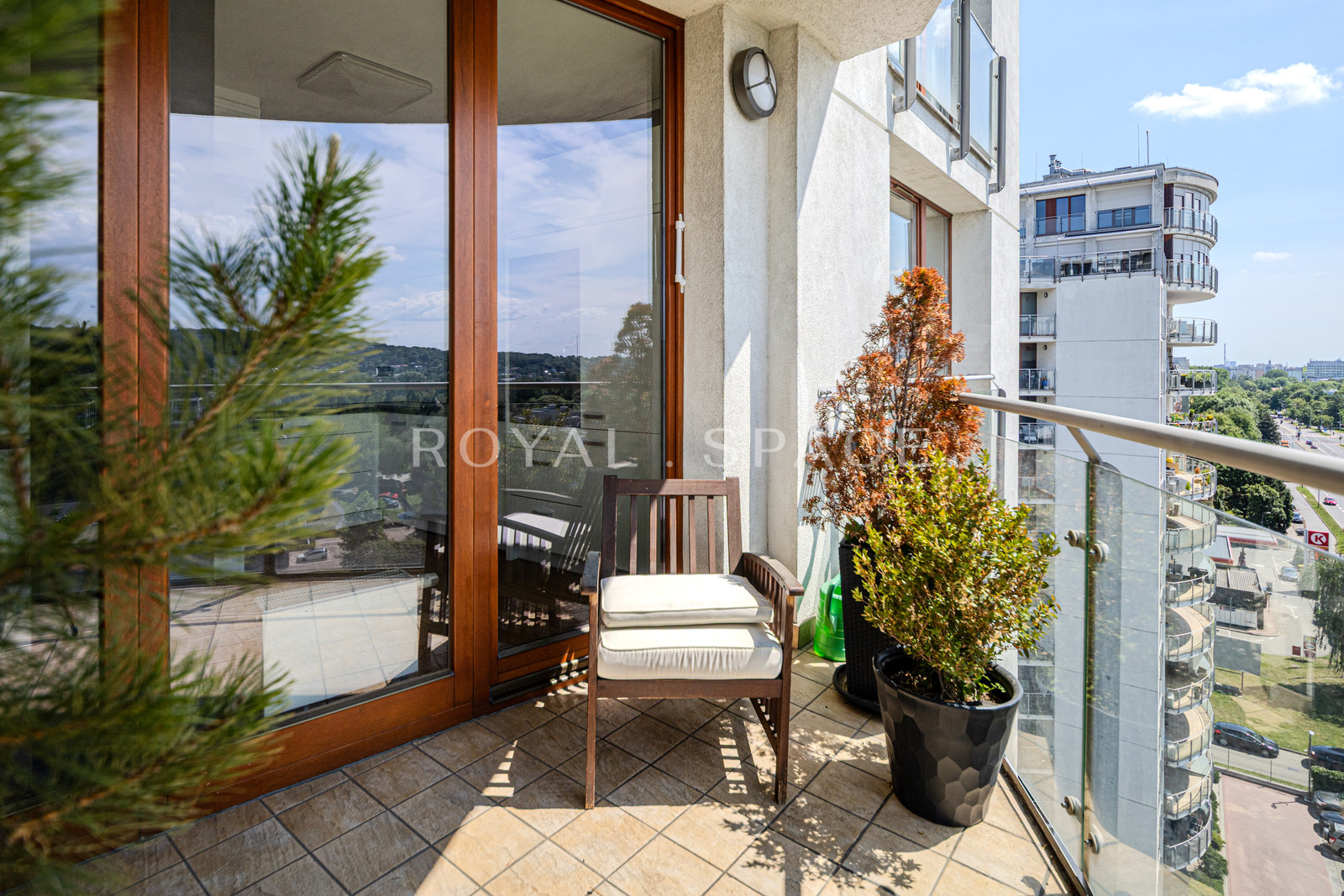 Apartament z przeszkleniami w Tarasy Verona