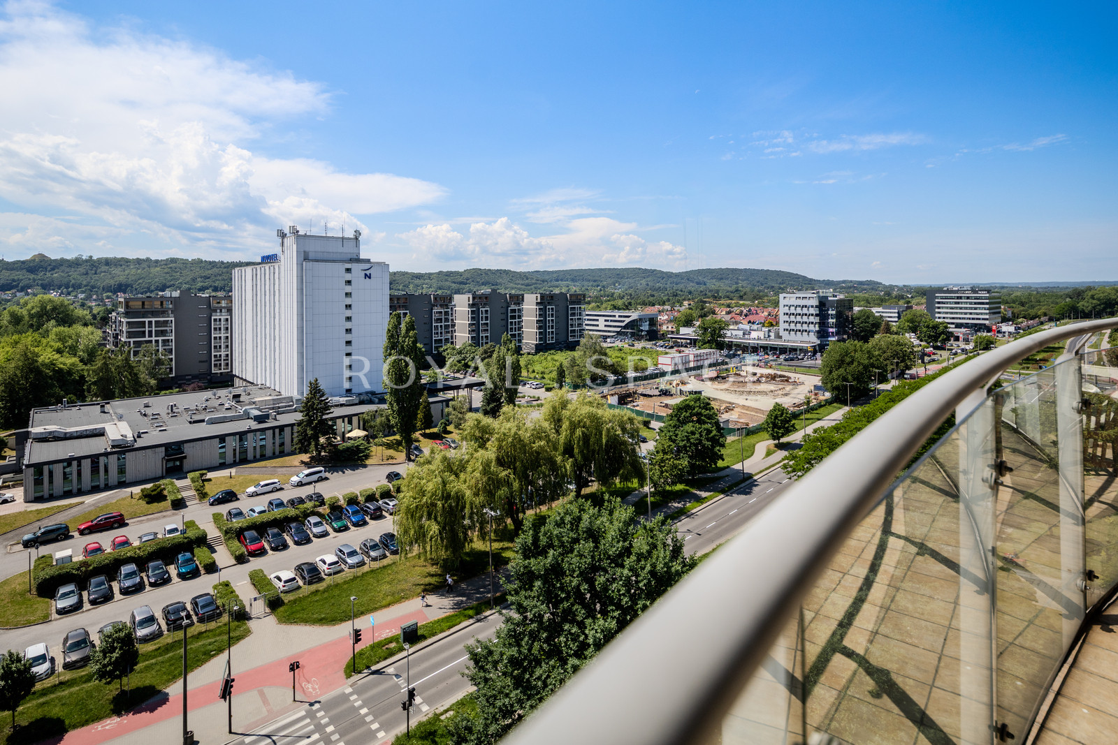 Apartament z przeszkleniami w Tarasy Verona