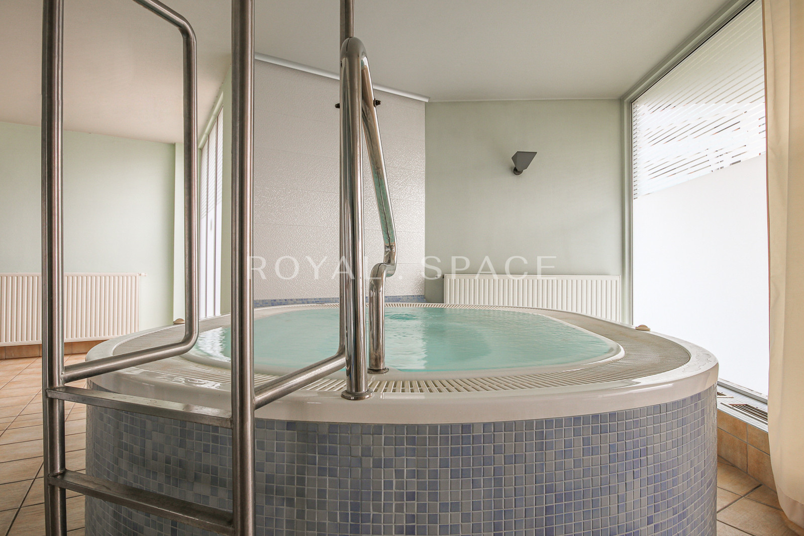 Apartament z przeszkleniami w Tarasy Verona