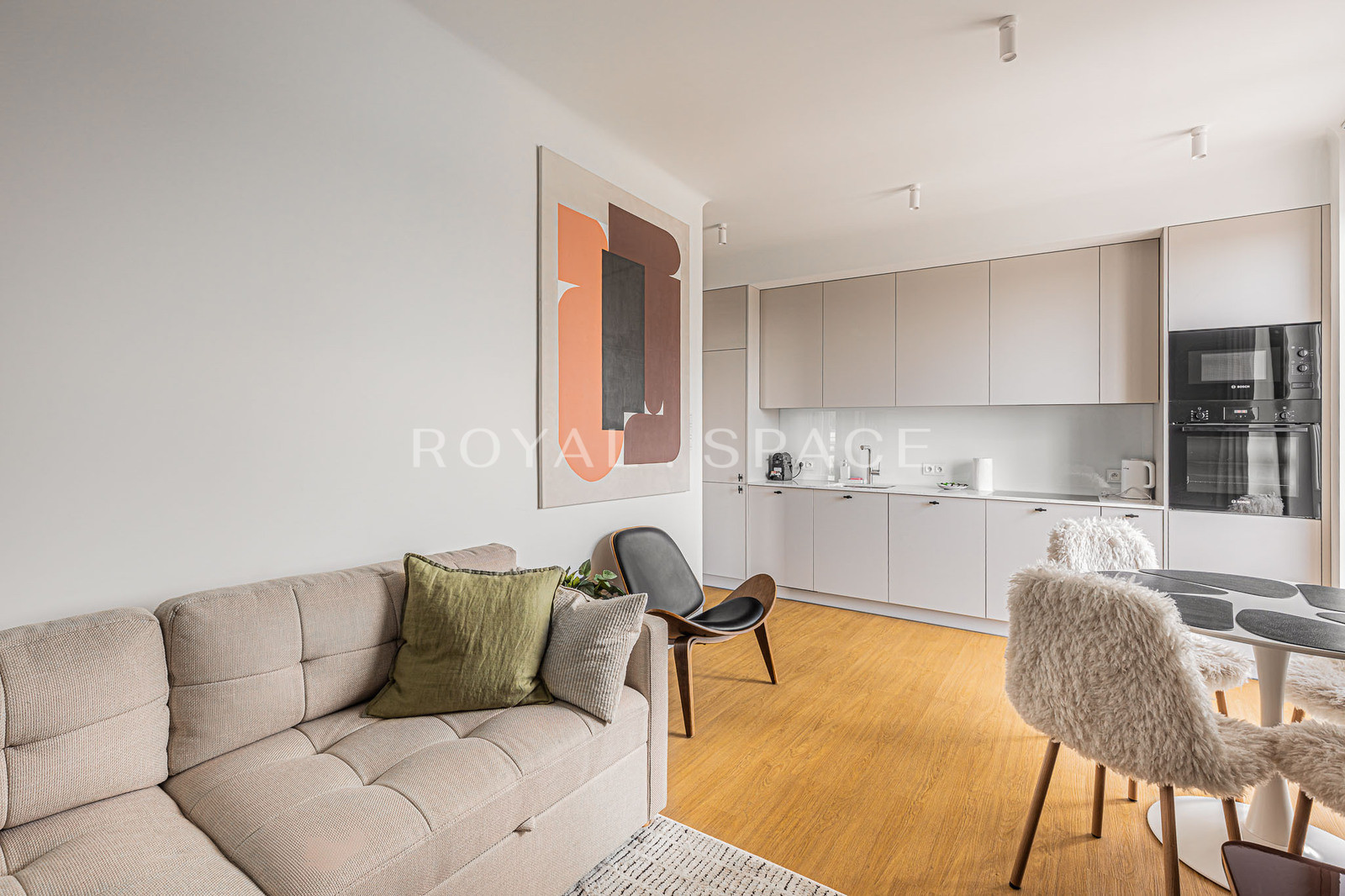 Elegant Apartment in Warsaw’s Muranów District