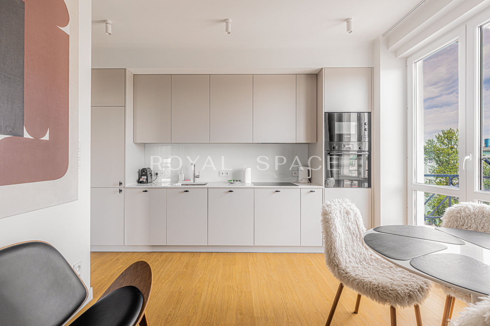 Elegant Apartment in Warsaw’s Muranów District