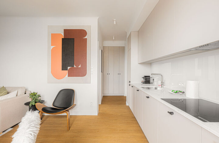 Elegant Apartment in Warsaw’s Muranów District