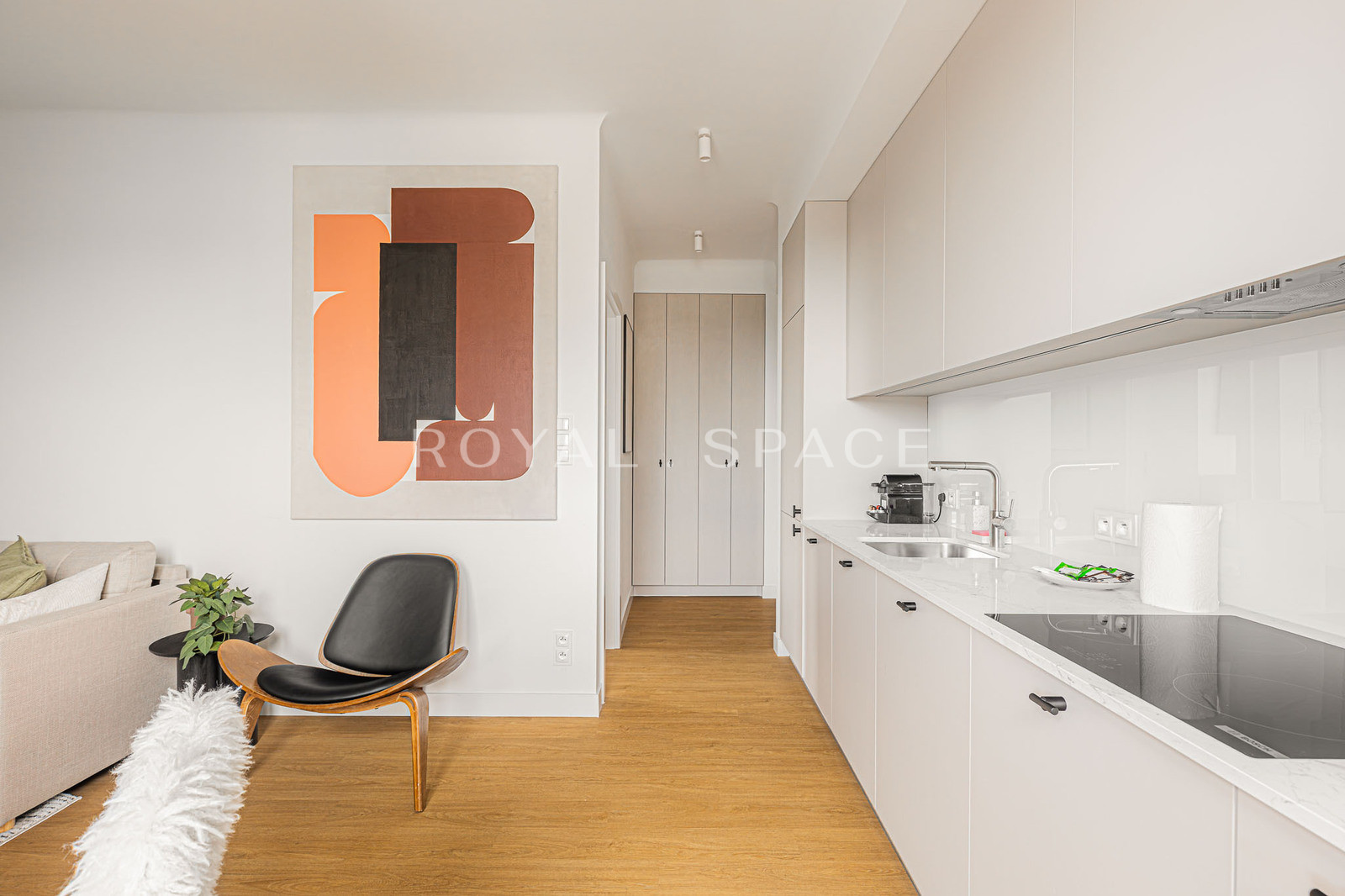 Elegant Apartment in Warsaw’s Muranów District