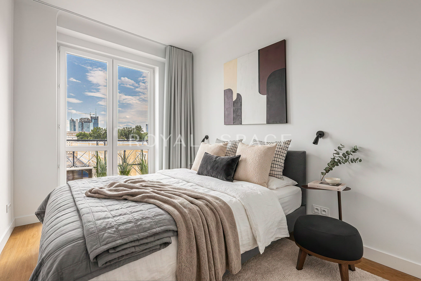 Elegant Apartment in Warsaw’s Muranów District
