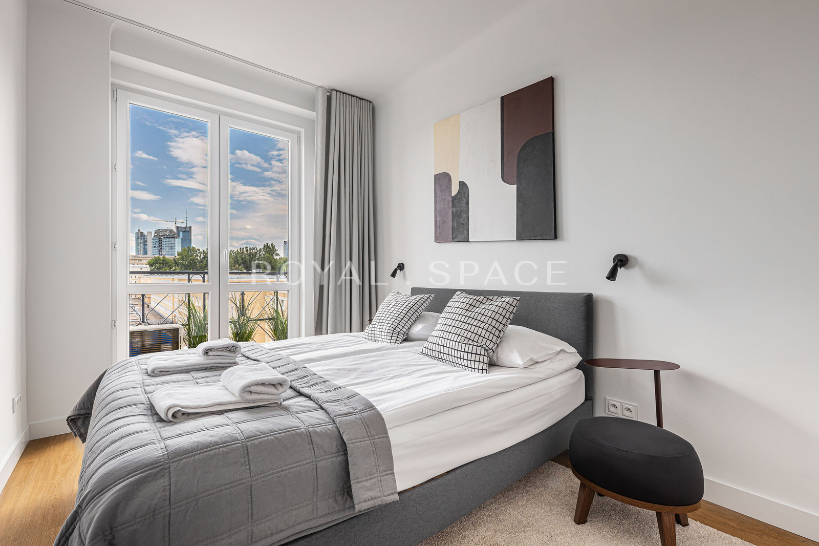 Elegant Apartment in Warsaw’s Muranów District
