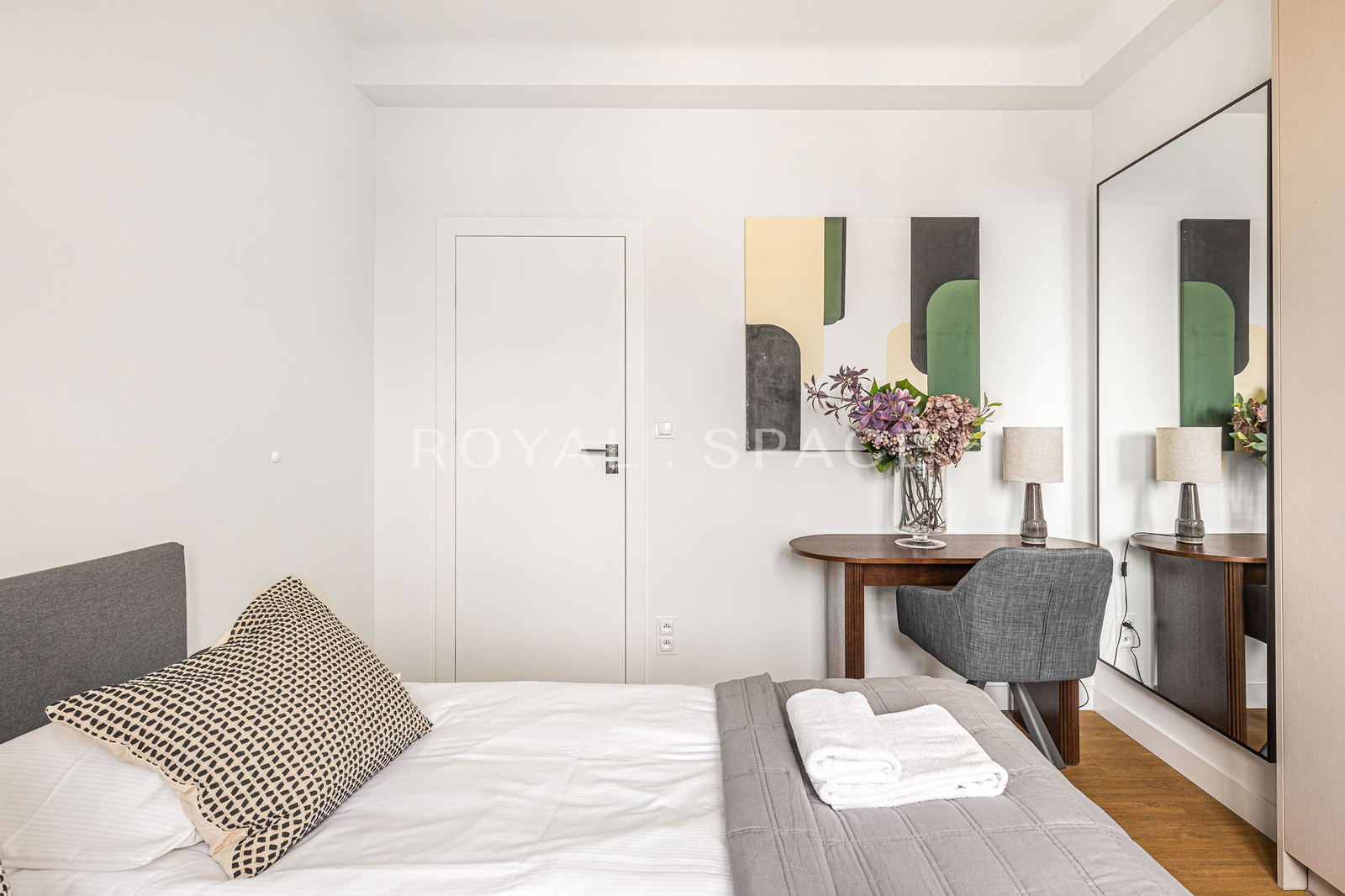 Elegant Apartment in Warsaw’s Muranów District