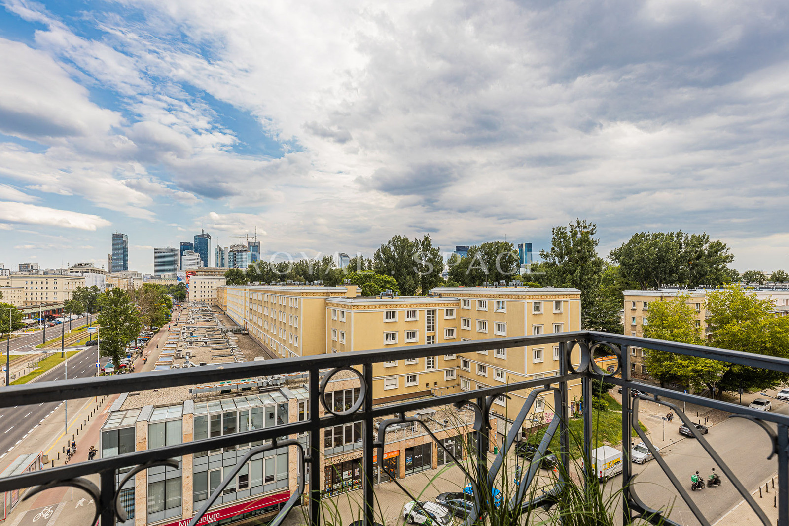 Elegant Apartment in Warsaw’s Muranów District