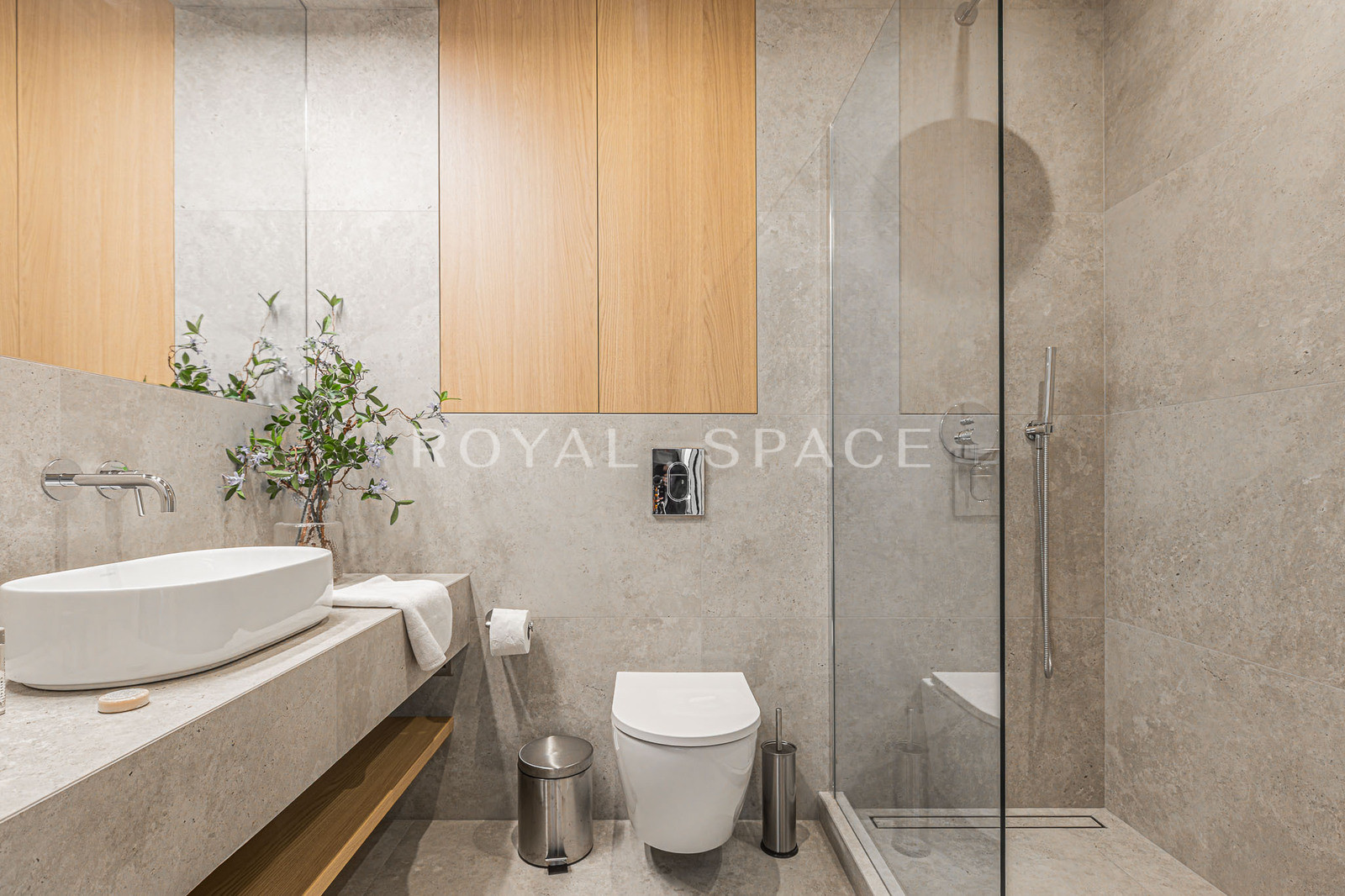 Elegant Apartment in Warsaw’s Muranów District
