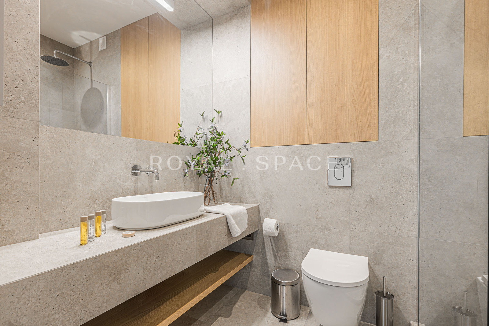 Elegant Apartment in Warsaw’s Muranów District