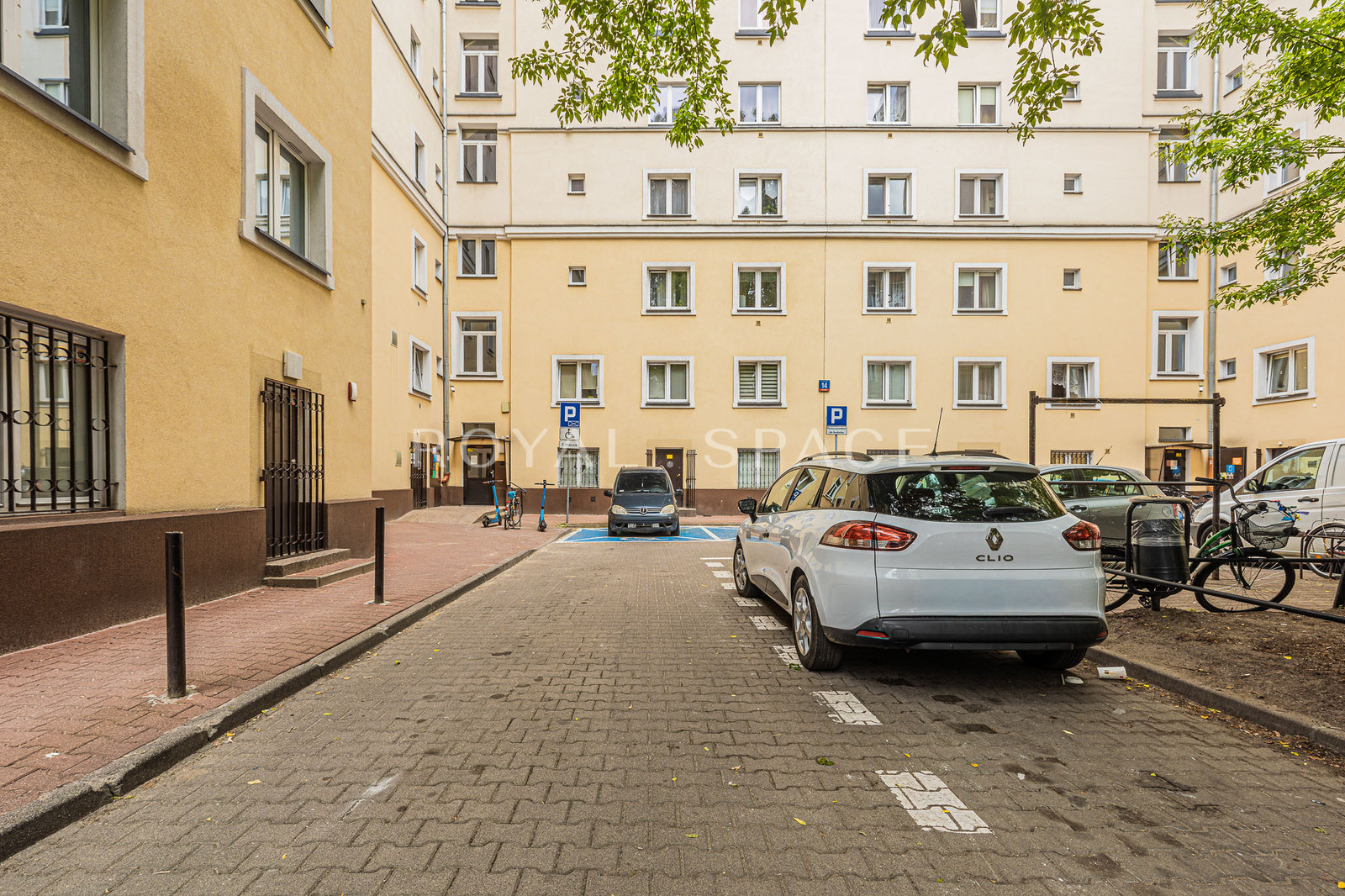 Elegant Apartment in Warsaw’s Muranów District