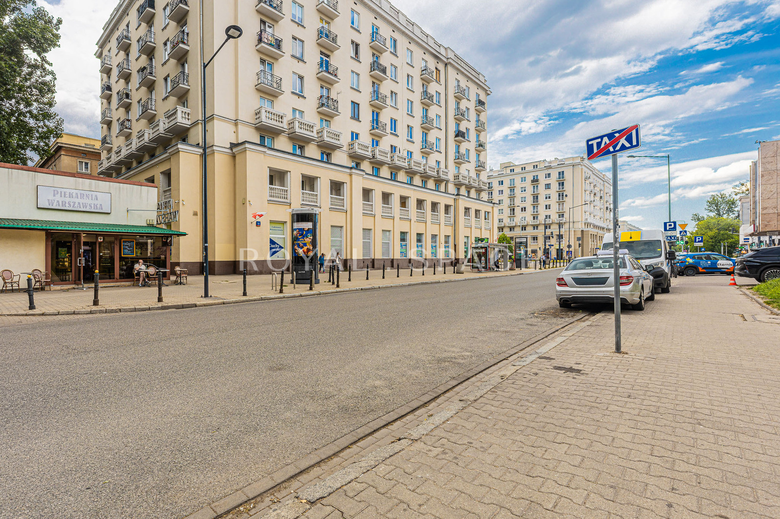 Elegant Apartment in Warsaw’s Muranów District