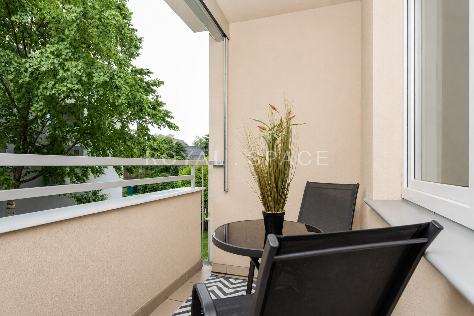 Functional and modern apartment with a balcony!