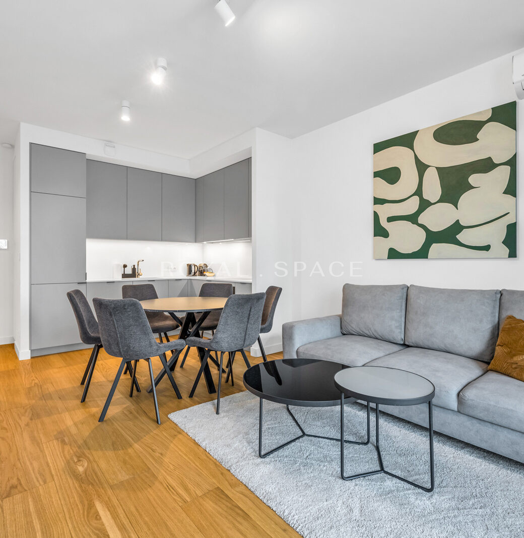 Jasny apartament z szeroką loggią | Grzybowska