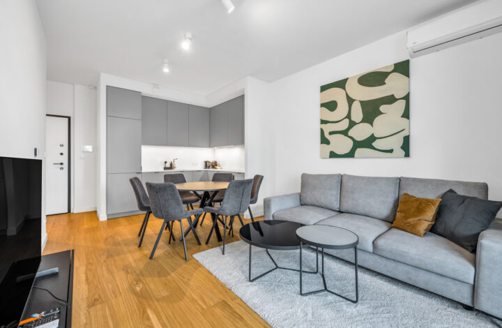 Jasny apartament z szeroką loggią | Grzybowska