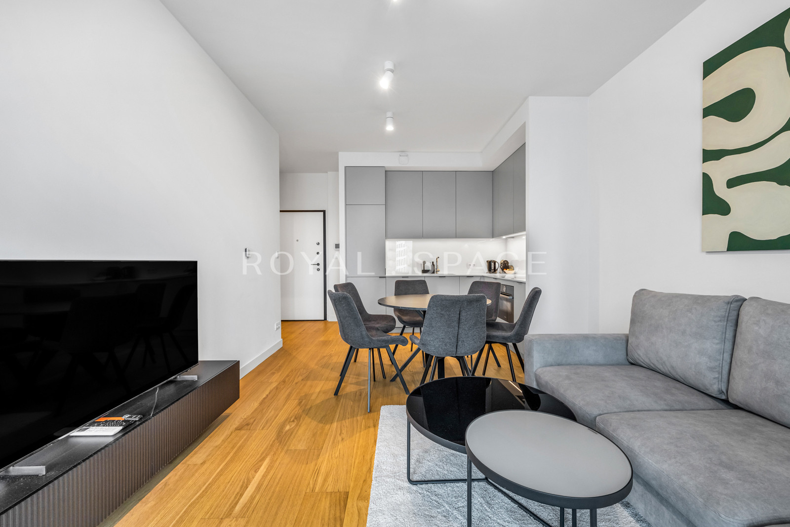 Jasny apartament z szeroką loggią | Grzybowska