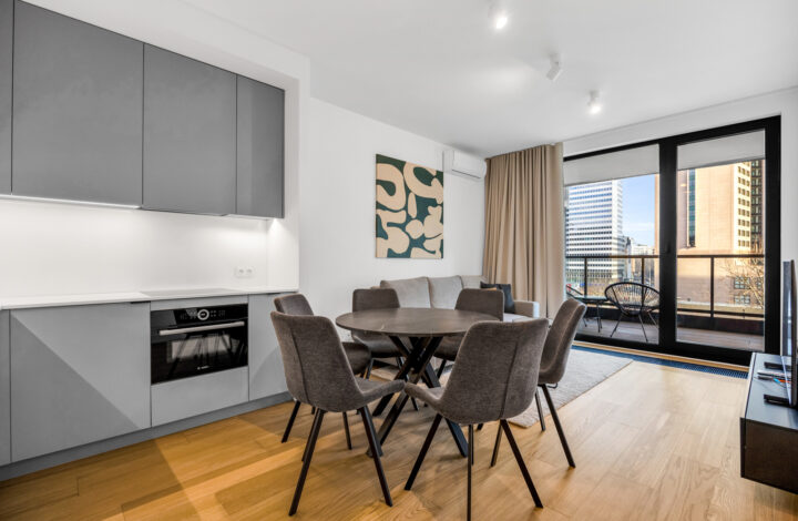 Jasny apartament z szeroką loggią | Grzybowska