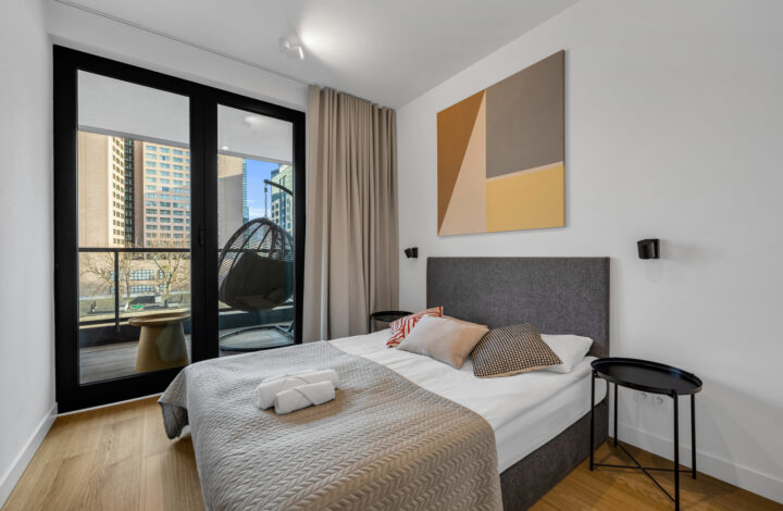 Jasny apartament z szeroką loggią | Grzybowska