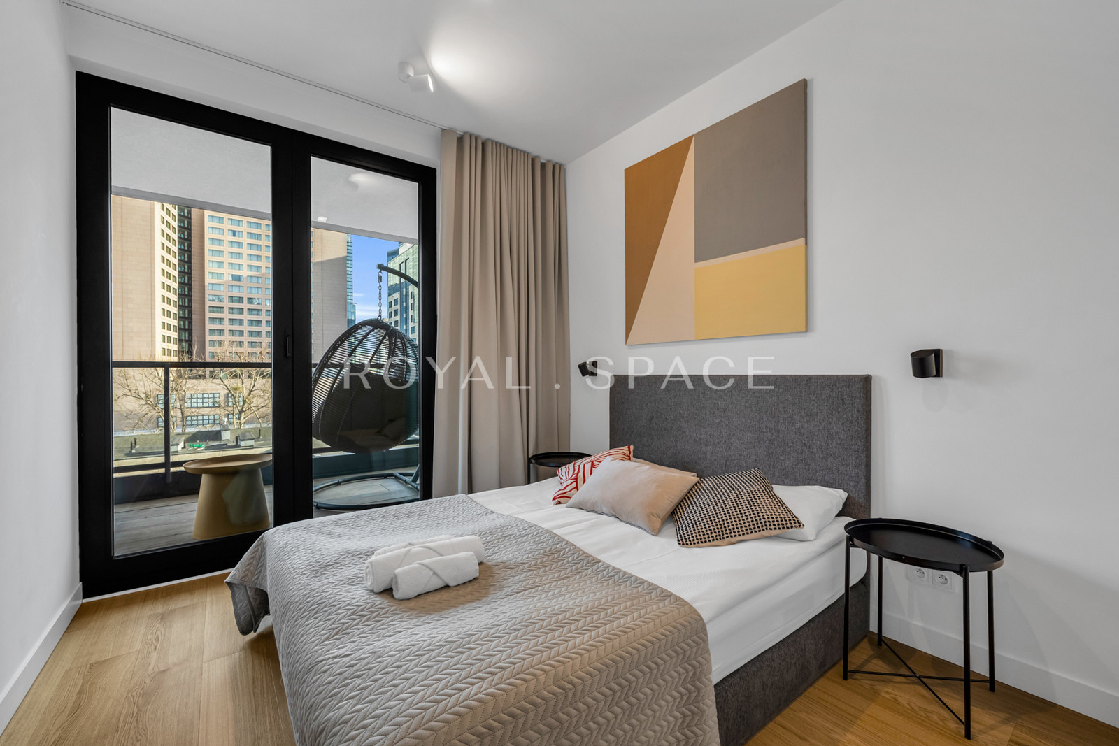 Jasny apartament z szeroką loggią | Grzybowska