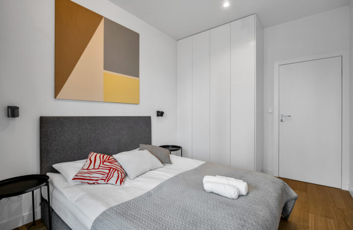 Jasny apartament z szeroką loggią | Grzybowska