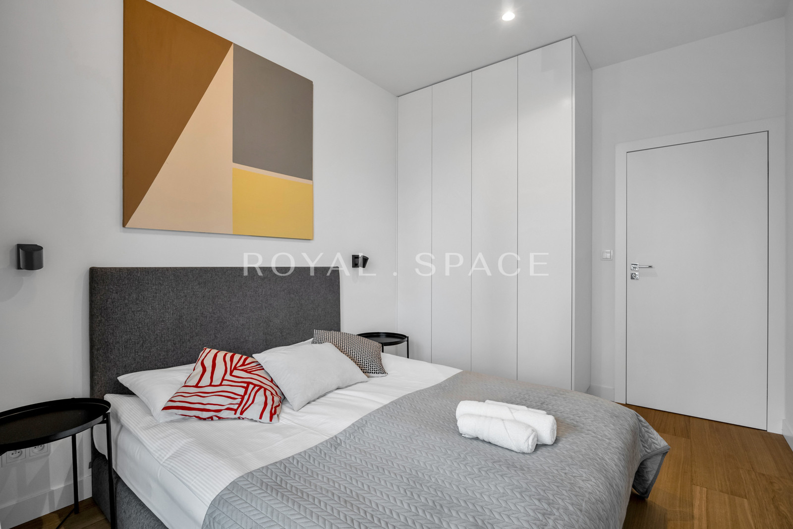 Jasny apartament z szeroką loggią | Grzybowska