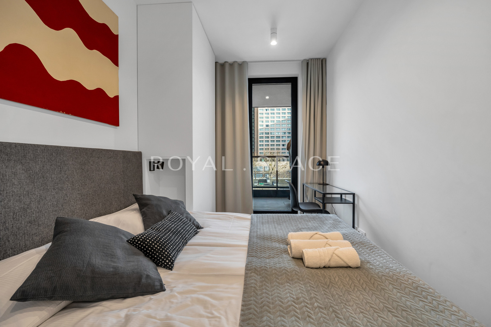 Jasny apartament z szeroką loggią | Grzybowska