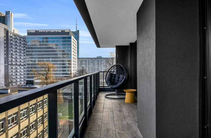 Jasny apartament z szeroką loggią | Grzybowska