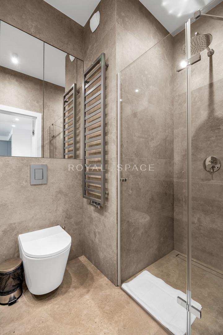 Jasny apartament z szeroką loggią | Grzybowska