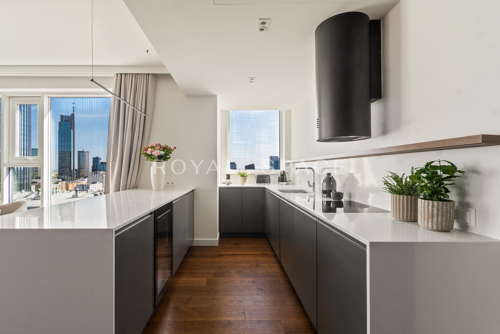 Przestronny apartament w Unique Tower z widokiem!