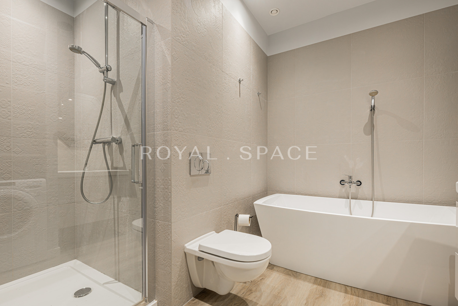 Title EN: Exclusive Garden Apartment | Fort Cze