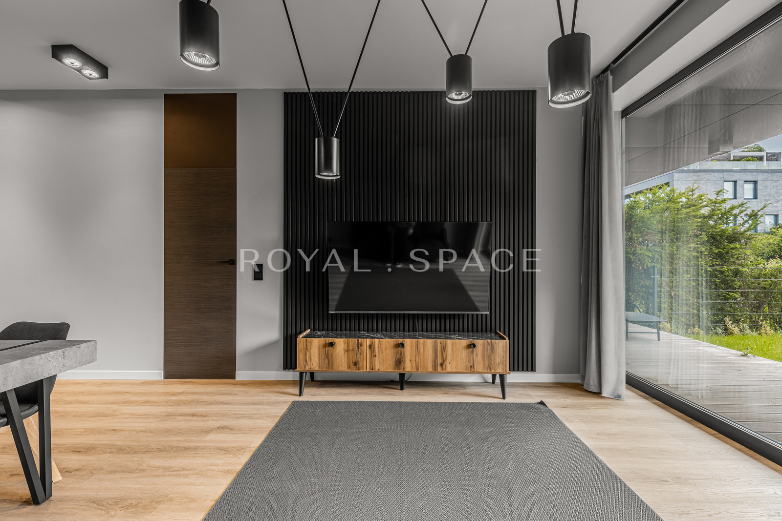 Title EN: Exclusive Garden Apartment | Fort Cze