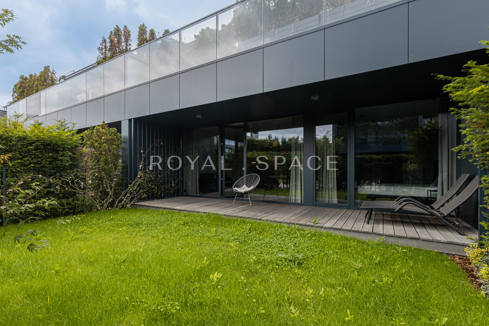 Title EN: Exclusive Garden Apartment | Fort Cze