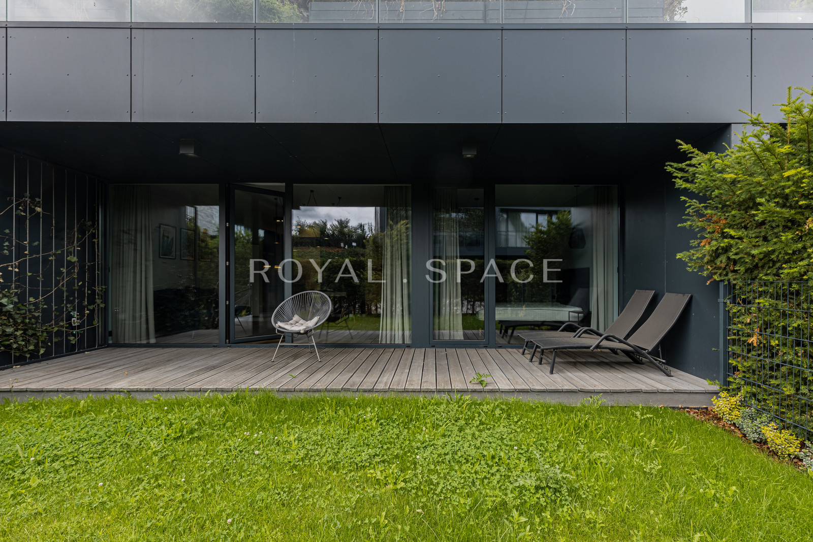 Title EN: Exclusive Garden Apartment | Fort Cze