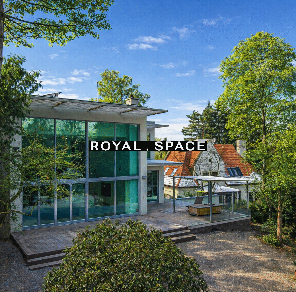 Luxury villa with garden and garage!