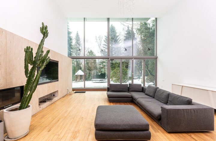 Luxury villa with garden and garage!