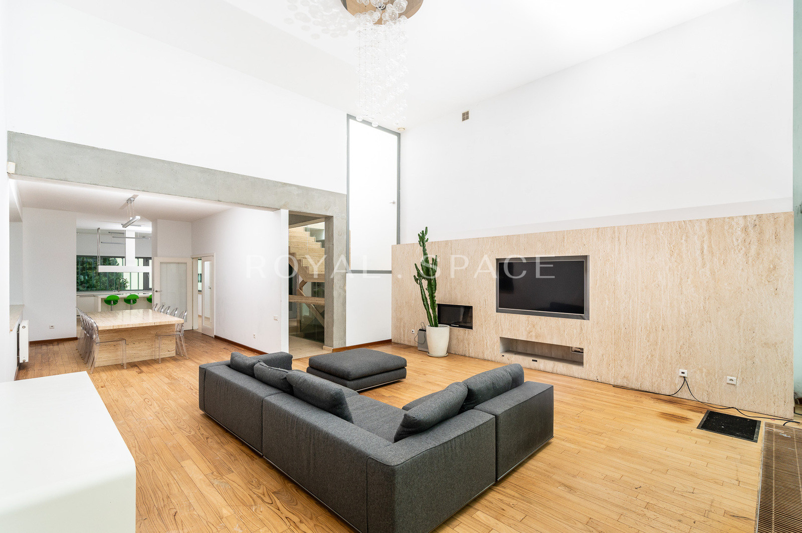 Luxury villa with garden and garage!