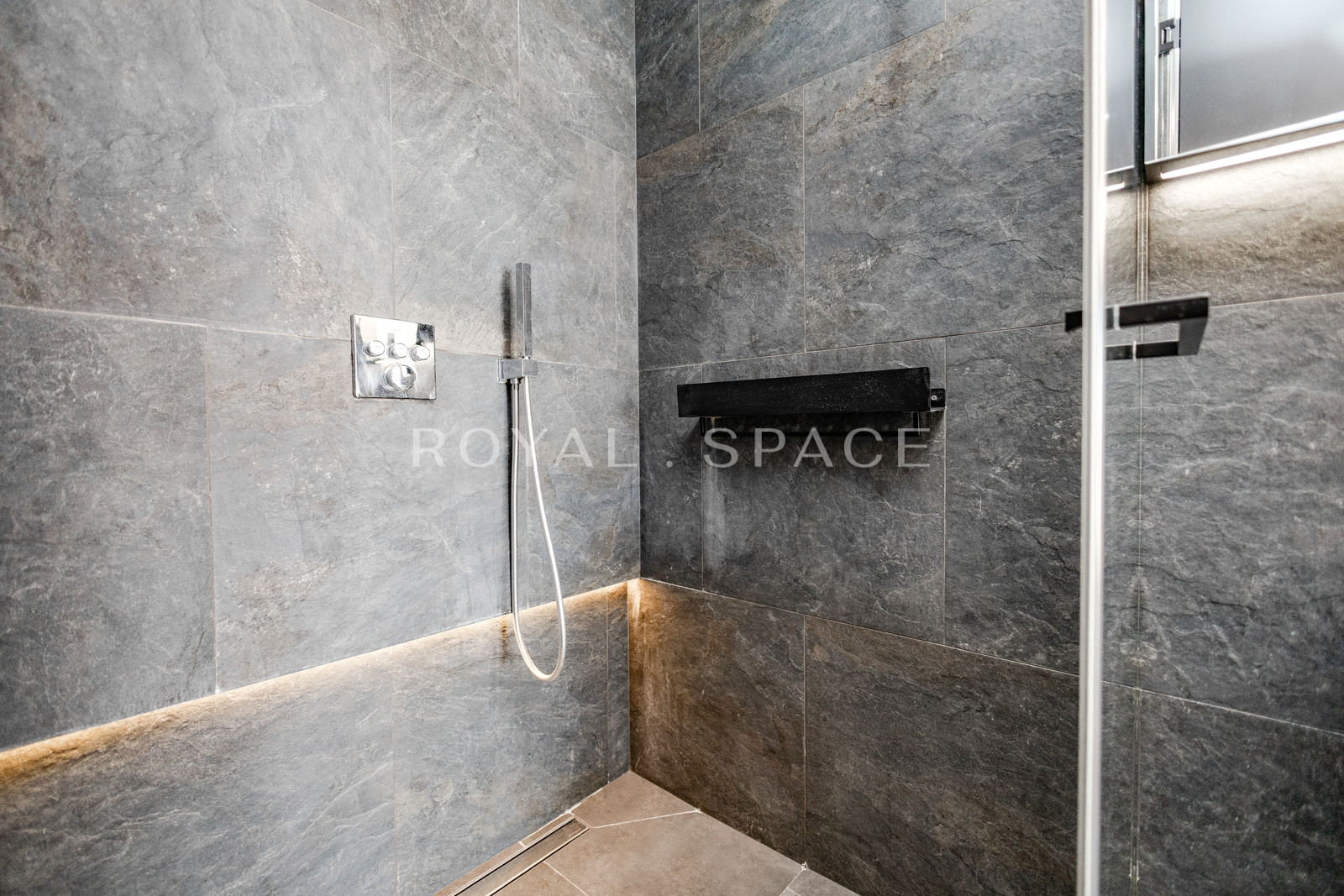 Exceptional 104 m² Apartment | 112 m² Terrace!