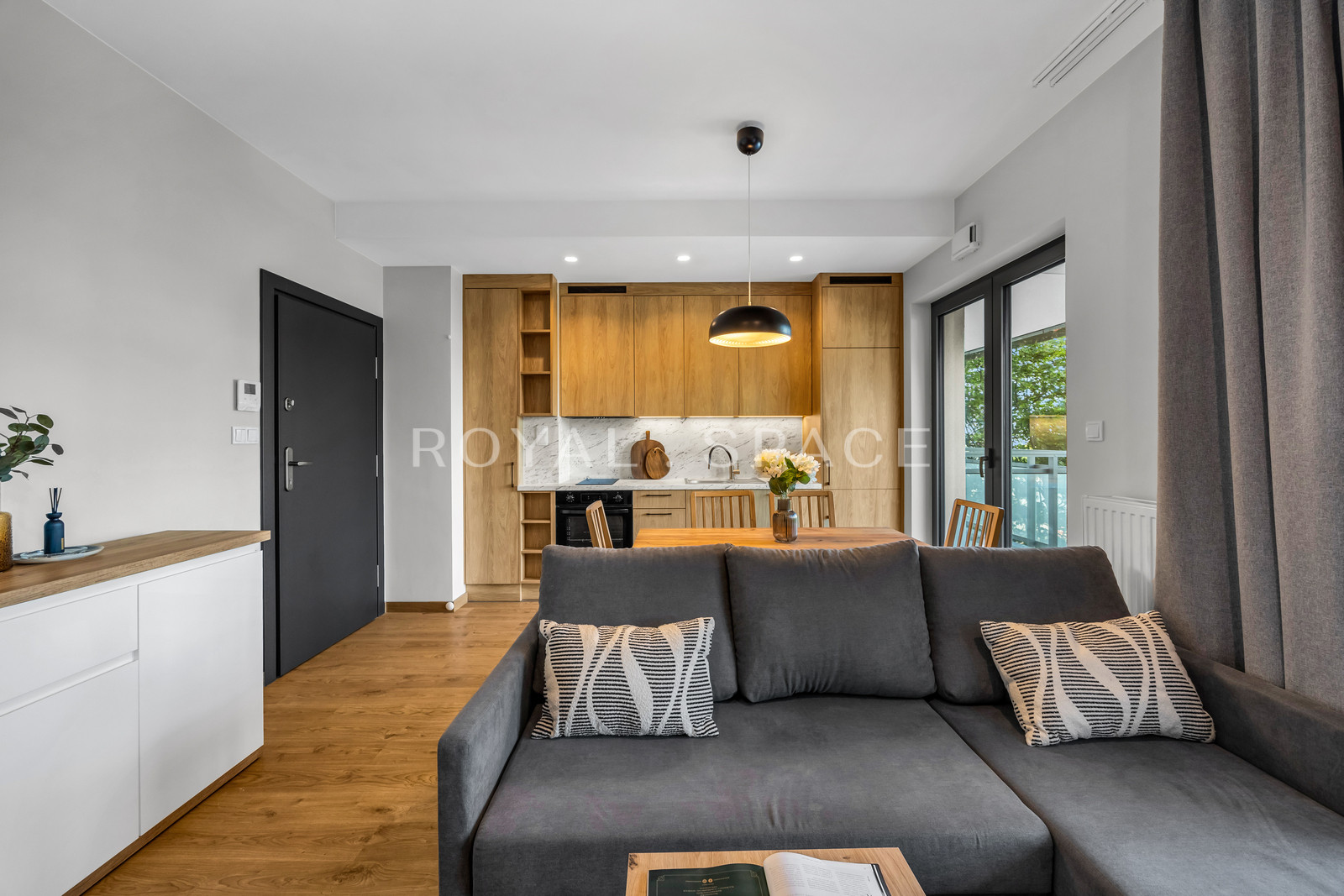 Stylish Apartment in Wola with Loggia