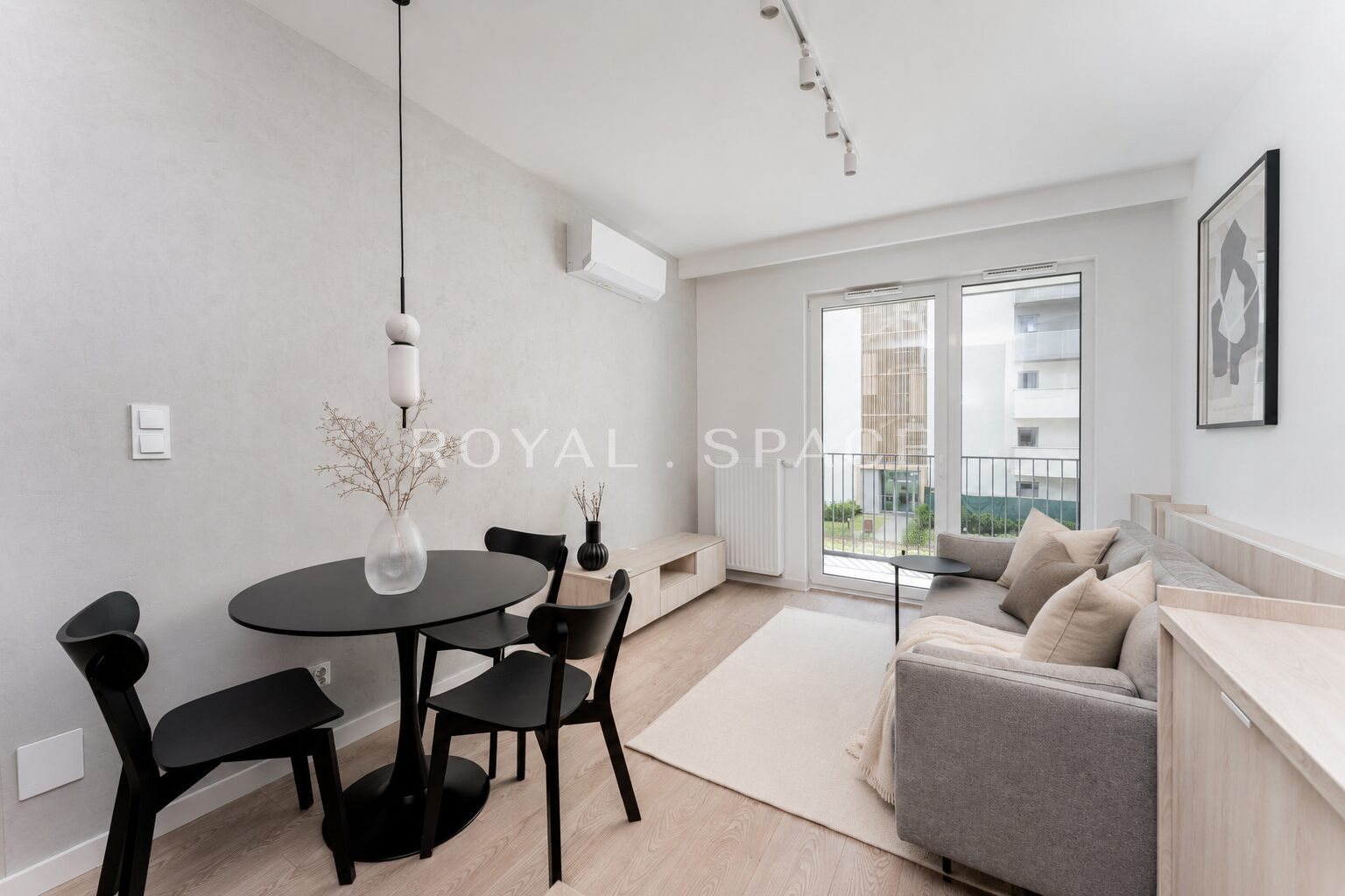 Apartment with balcony, AC and dressing room!