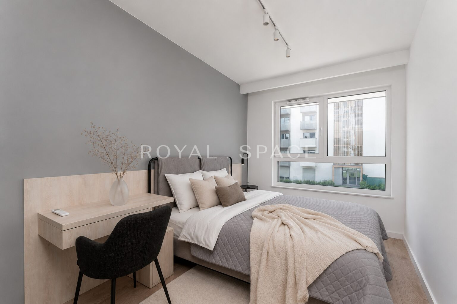 Apartment with balcony, AC and dressing room!