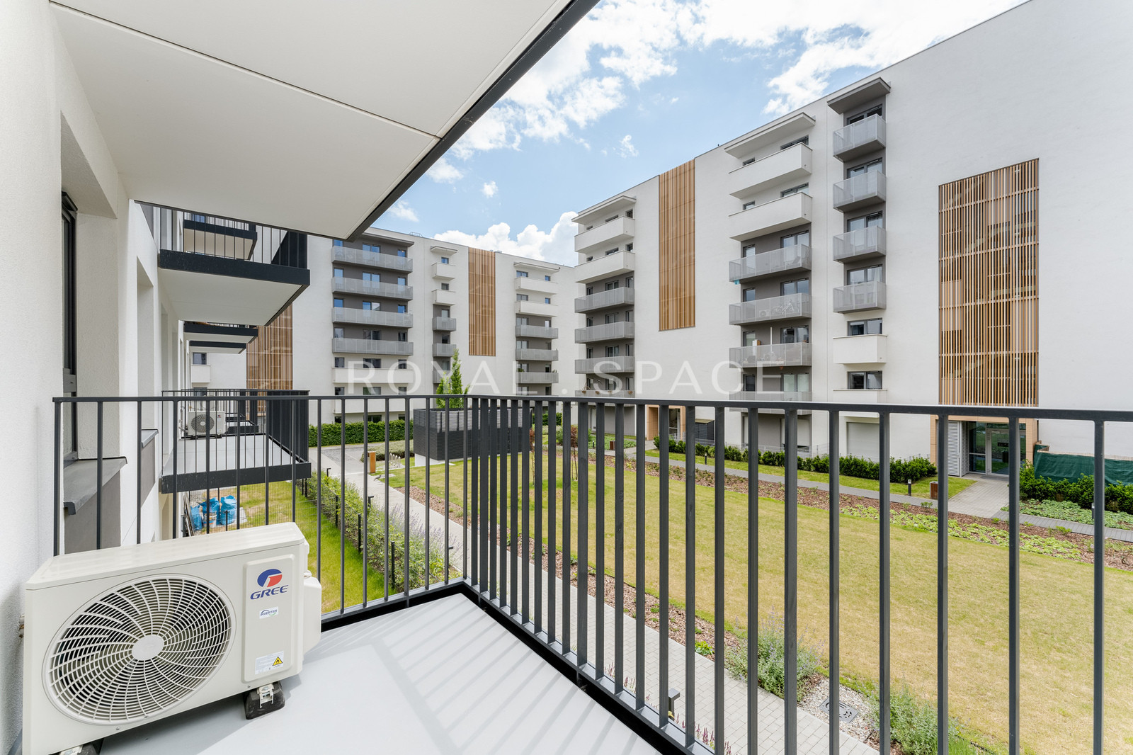 Apartment with balcony, AC and dressing room!