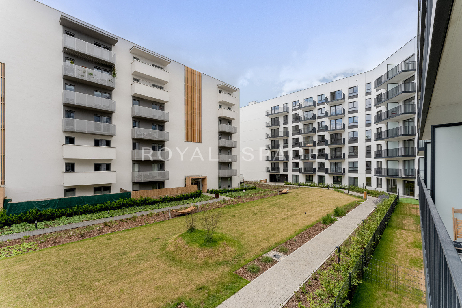Apartment with balcony, AC and dressing room!