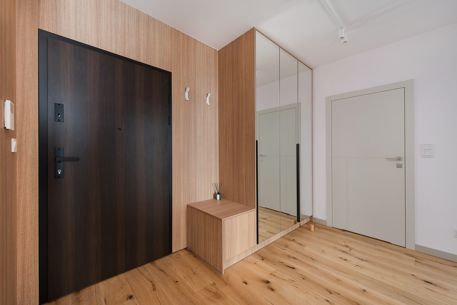 Jasny apartament z balkonem | Młyny Mogilska