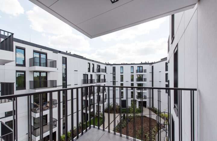Jasny apartament z balkonem | Młyny Mogilska