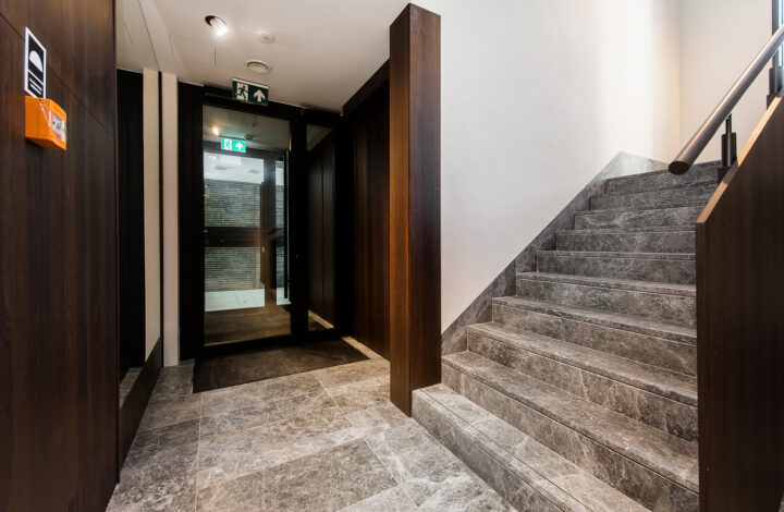 Jasny apartament z balkonem | Młyny Mogilska