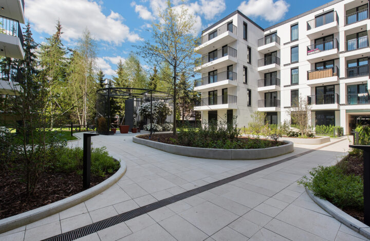 Jasny apartament z balkonem | Młyny Mogilska